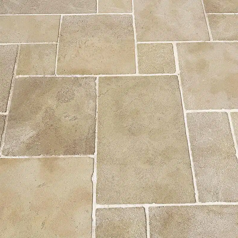 Dallage en Pierre Mera beige au format OPUS