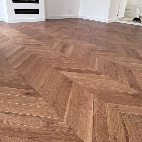 Parquet massif village dans une pièce de vie