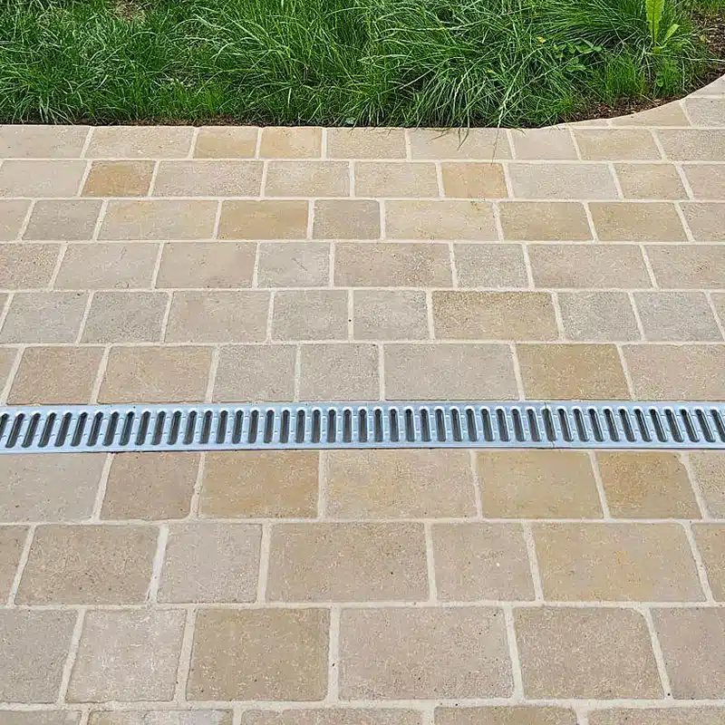 Pavés en Mera beige avec evacuation