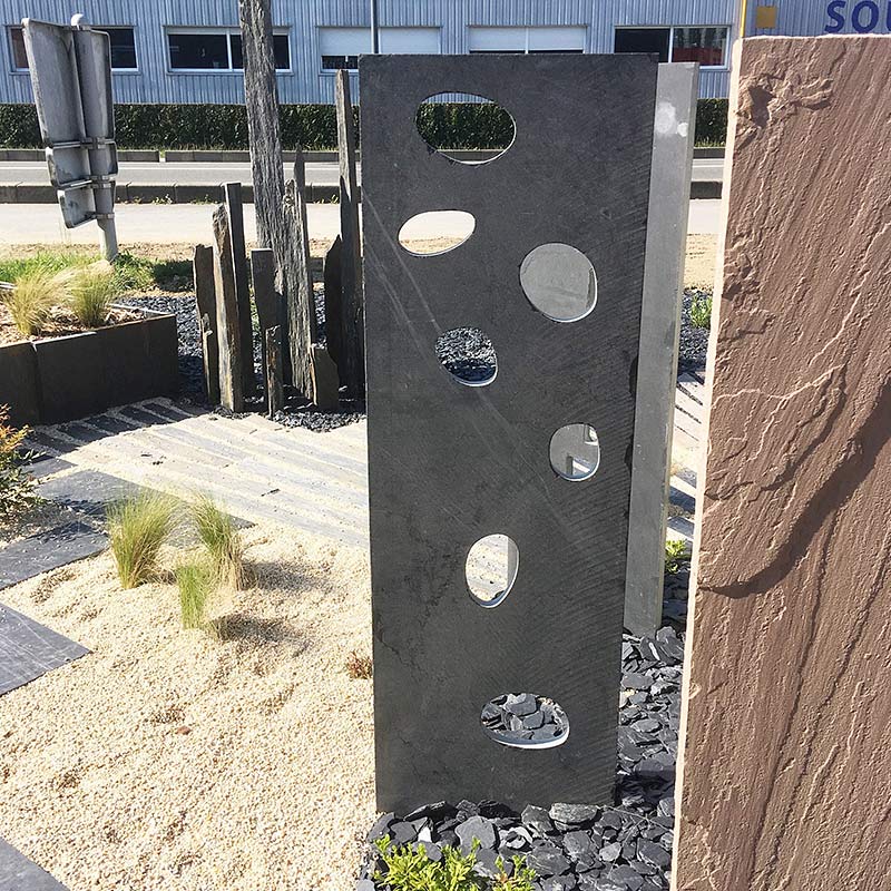 Totem en ardoise cancale dans une réalisation