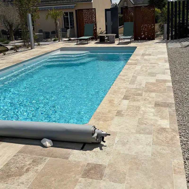 piscine avec margelle travertin 1er choix