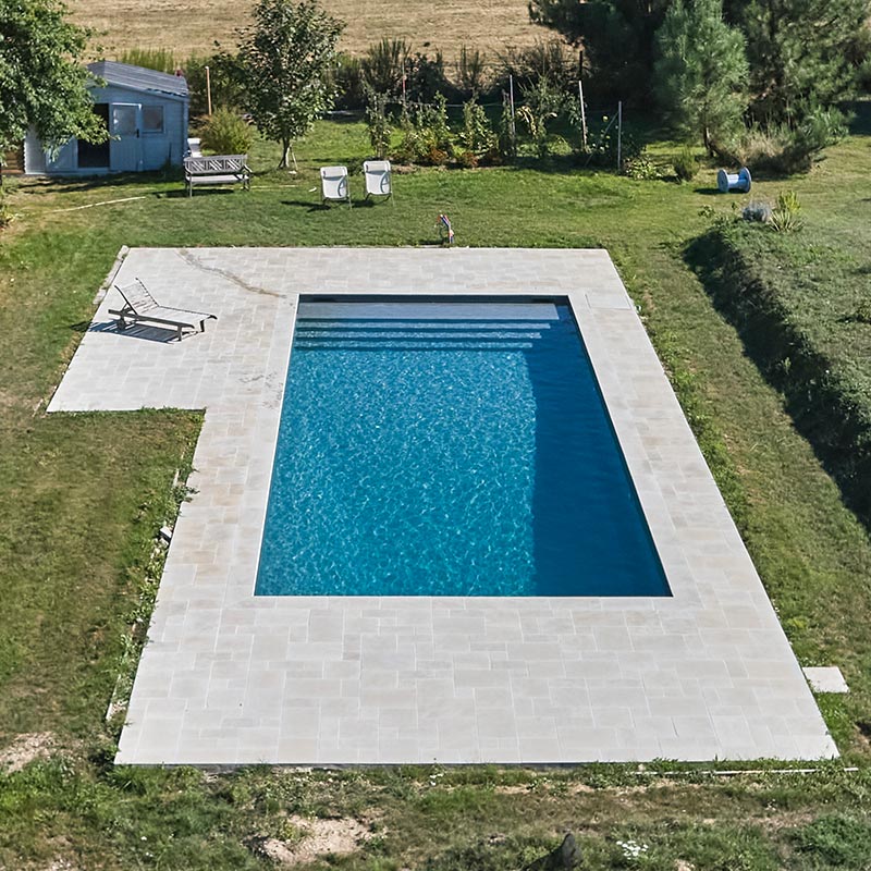 piscine mera gris