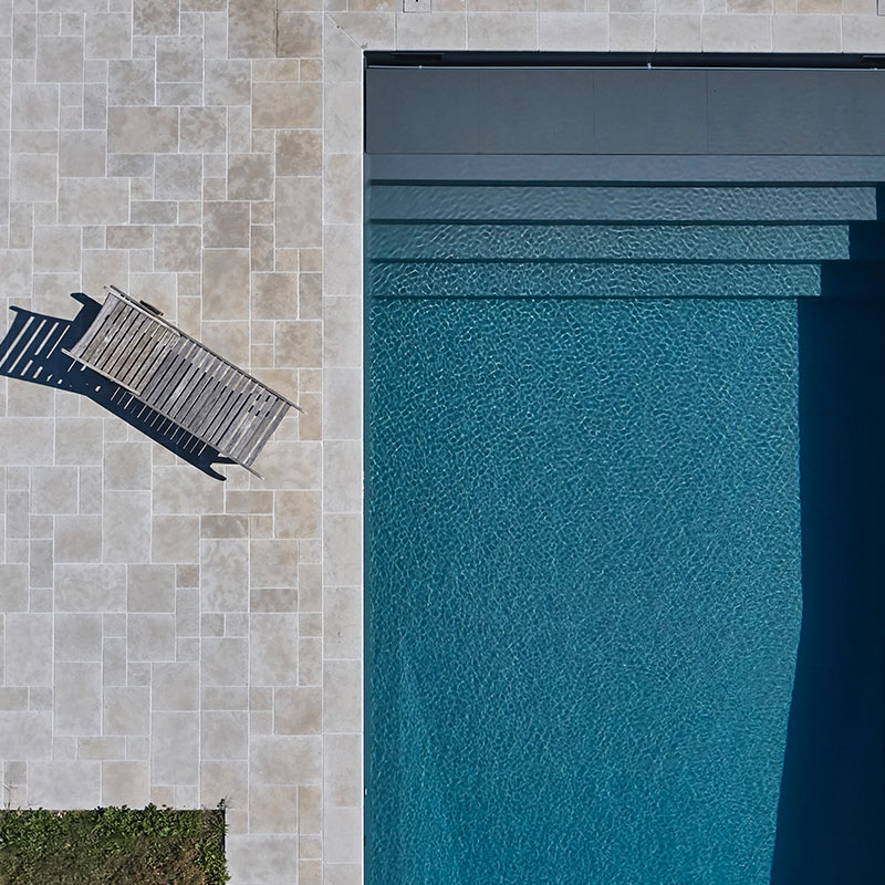 Jolie piscine lumineuse
