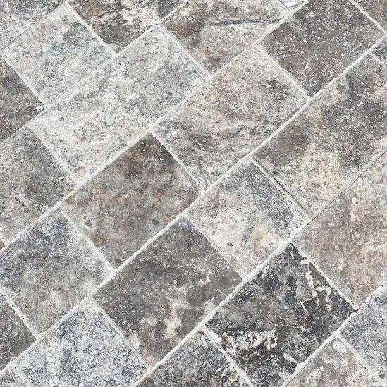 Pavés travertin gris avec du joint blanc