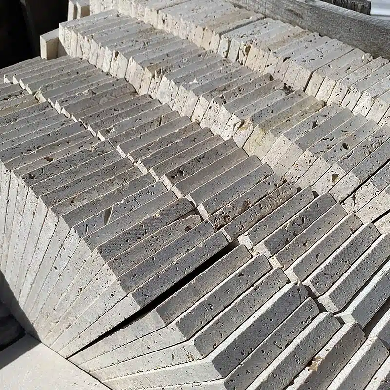 Stock de plinthe travertin mix.