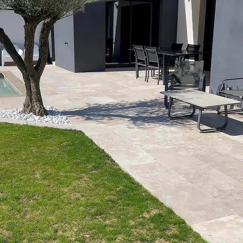 Petite pièce en dallage mera beige