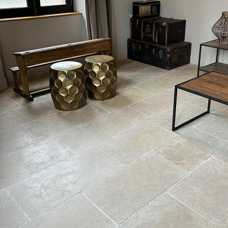 Petite pièce avec le dallage Mera beige