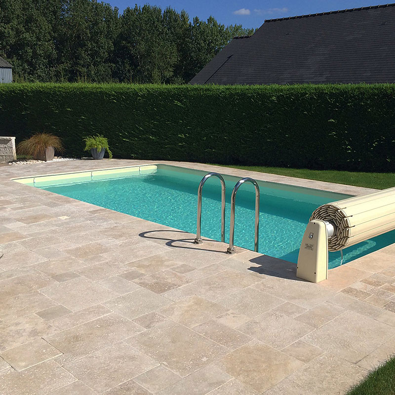 Piscine avec echelle